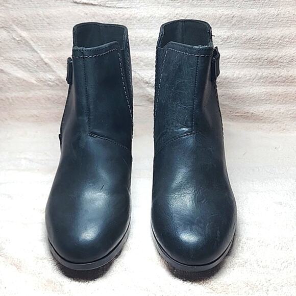 CLARKS BAYLA GLOW FASHION BLACK BOOTS NUBUCK LEATHER LADIES 8.5 NWOB■VELCRO STAP - Picture 5 of 16